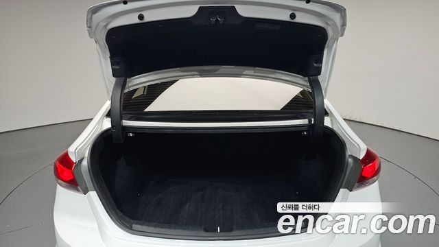 Hyundai AVANTE 2016 — photo 32