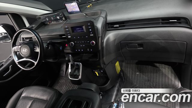 Hyundai Staria 2025 — photo 10