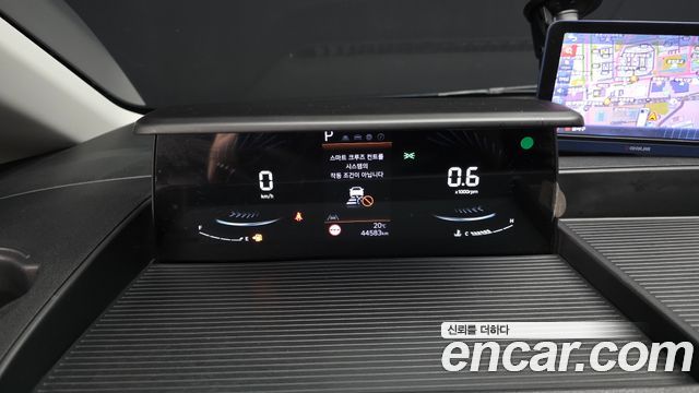 Hyundai Staria 2025 — photo 11