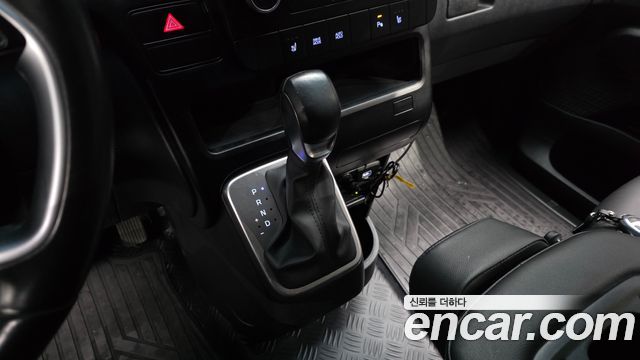 Hyundai Staria 2025 — photo 12