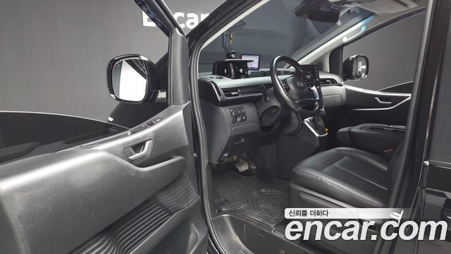 Hyundai Staria 2025 — photo 13