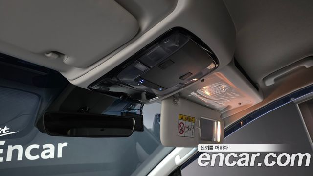 Hyundai Staria 2025 — photo 24