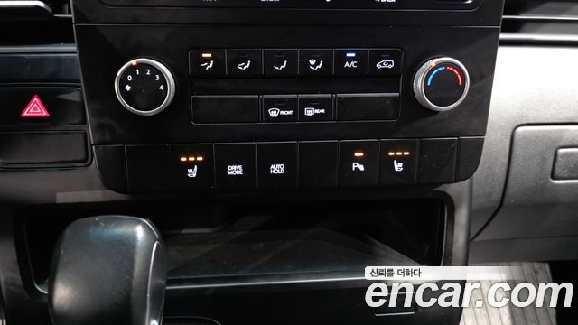 Hyundai Staria 2025 — photo 25
