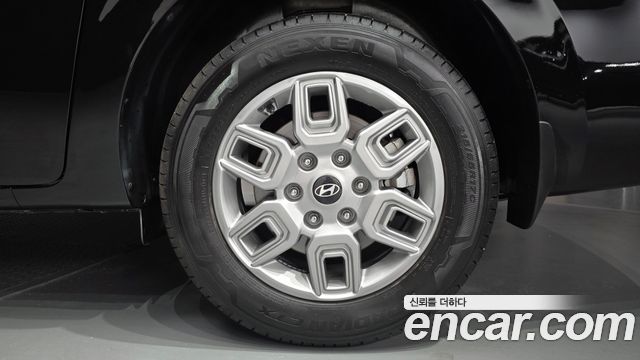 Hyundai Staria 2025 — photo 7