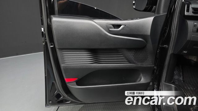 Hyundai Staria 2025 — photo 14