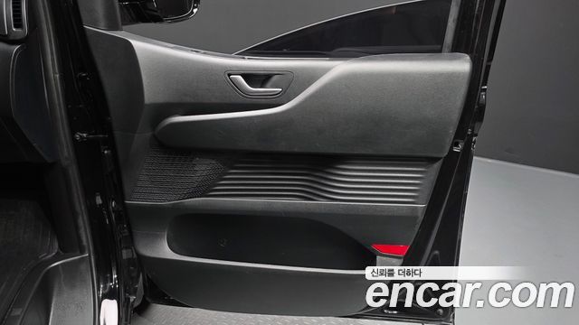 Hyundai Staria 2025 — photo 15