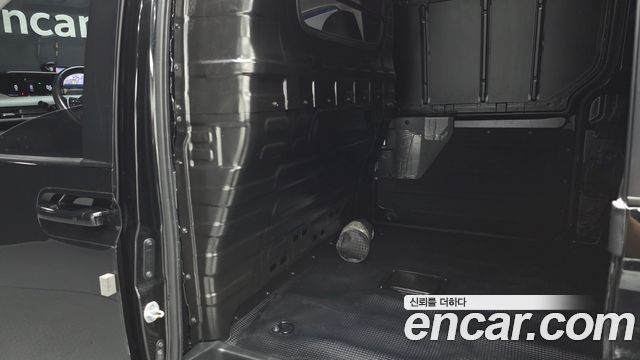 Hyundai Staria 2025 — photo 16