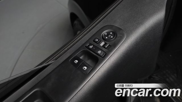 Hyundai Staria 2025 — photo 27