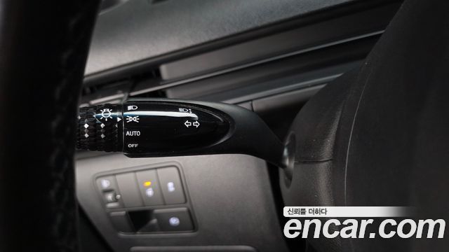 Hyundai Staria 2025 — photo 28