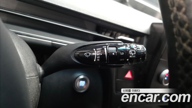 Hyundai Staria 2025 — photo 30