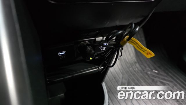 Hyundai Staria 2025 — photo 31