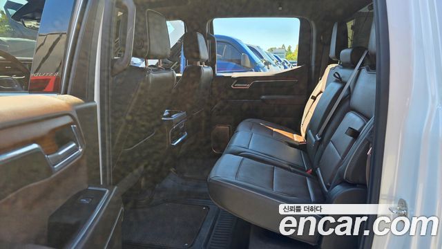 GMC Sierra 2023 — photo 10