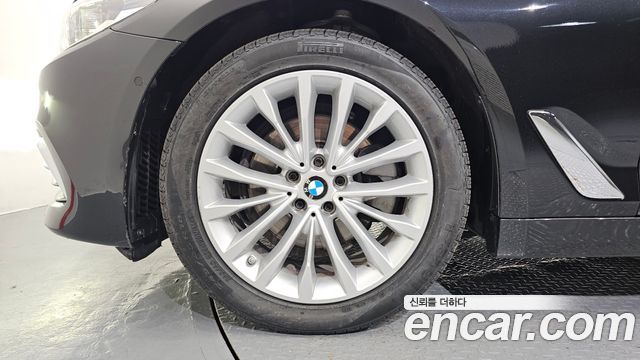 BMW 5-Series 2020 — photo 5