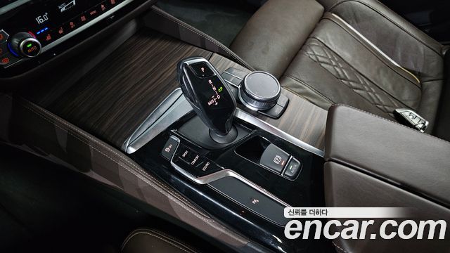BMW 5-Series 2020 — photo 12