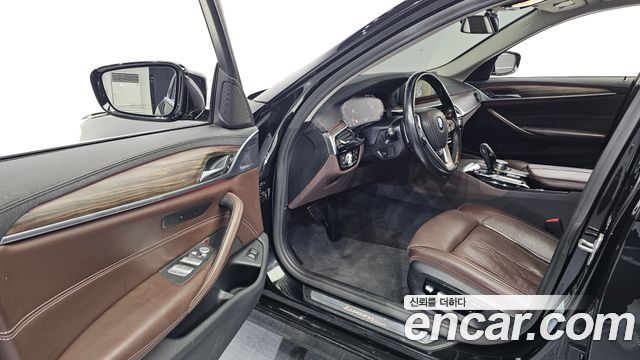 BMW 5-Series 2020 — photo 13