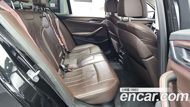 BMW 5-Series 2020 — photo 17
