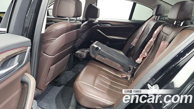 BMW 5-Series 2020 — photo 18