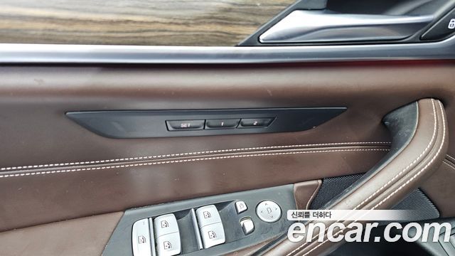 BMW 5-Series 2020 — photo 20