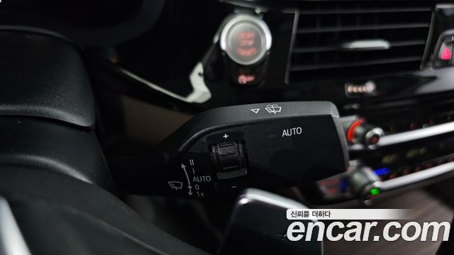 BMW 5-Series 2020 — photo 25