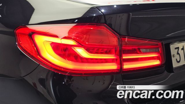 BMW 5-Series 2020 — photo 9
