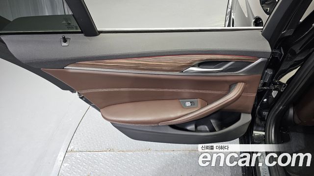 BMW 5-Series 2020 — photo 15