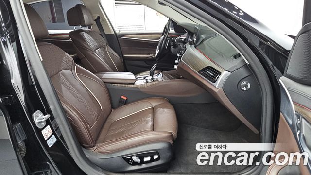 BMW 5-Series 2020 — photo 16