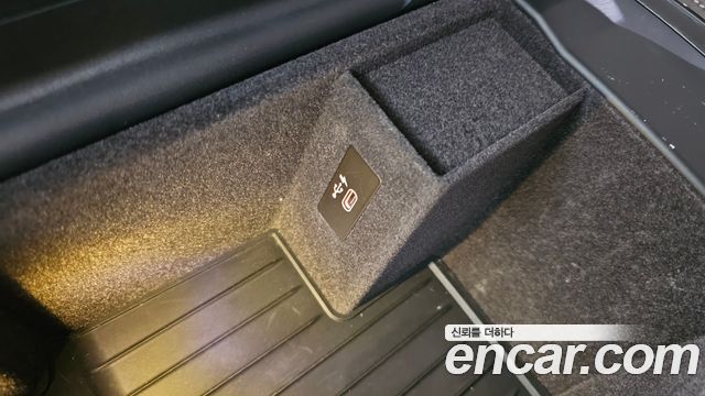 BMW 5-Series 2020 — photo 28