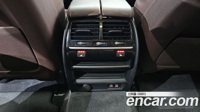 BMW 5-Series 2020 — photo 31