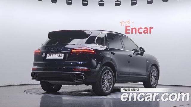 Porsche Cayenne 2016 — photo 2