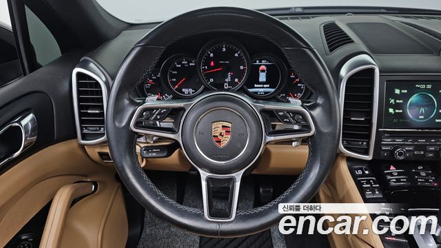 Porsche Cayenne 2016 — photo 13