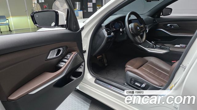 BMW 3-Series 2021 — photo 13