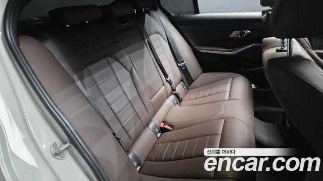 BMW 3-Series 2021 — photo 17