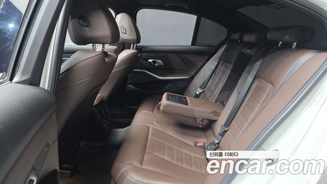 BMW 3-Series 2021 — photo 18