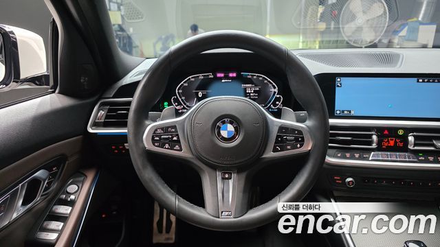 BMW 3-Series 2021 — photo 19