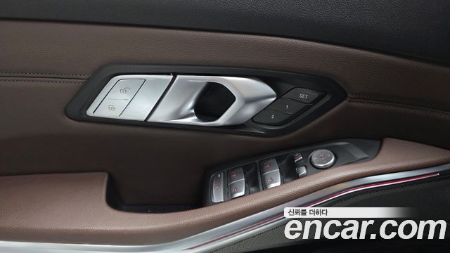 BMW 3-Series 2021 — photo 26
