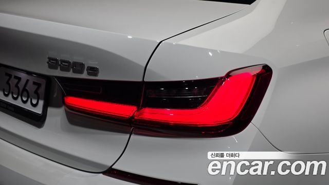 BMW 3-Series 2021 — photo 9