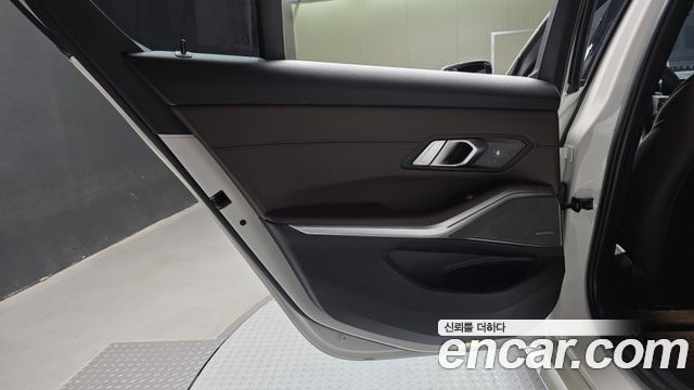 BMW 3-Series 2021 — photo 15