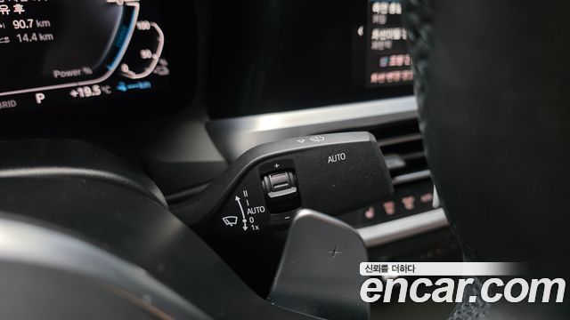BMW 3-Series 2021 — photo 28