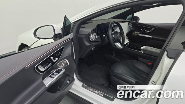 Mercedes-Benz EQE 2023 — photo 13