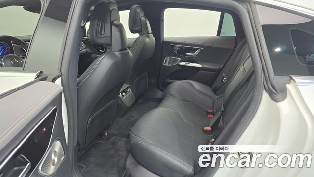 Mercedes-Benz EQE 2023 — photo 17