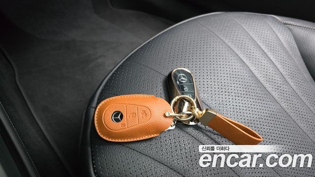 Mercedes-Benz EQE 2023 — photo 22