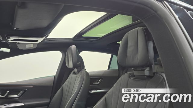 Mercedes-Benz EQE 2023 — photo 23