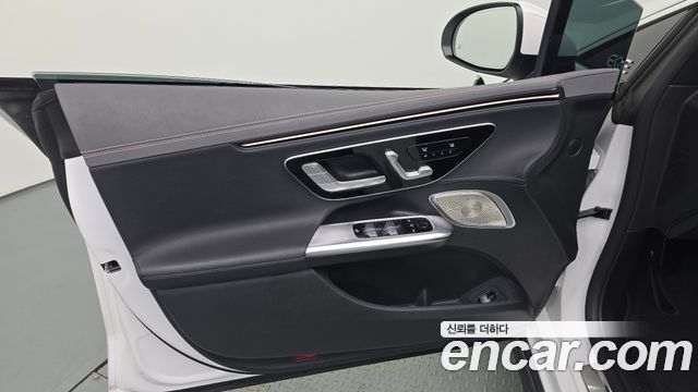 Mercedes-Benz EQE 2023 — photo 14