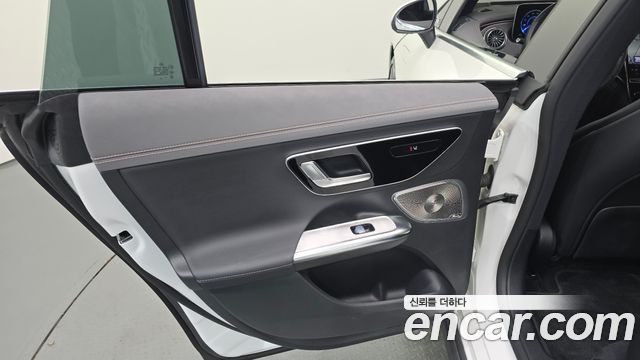 Mercedes-Benz EQE 2023 — photo 15