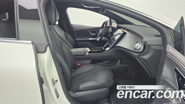 Mercedes-Benz EQE 2023 — photo 16