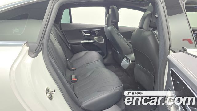 Mercedes-Benz EQE 2023 — photo 27