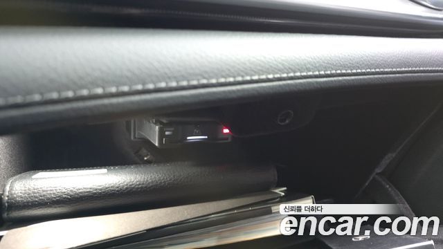 Mercedes-Benz EQE 2023 — photo 36