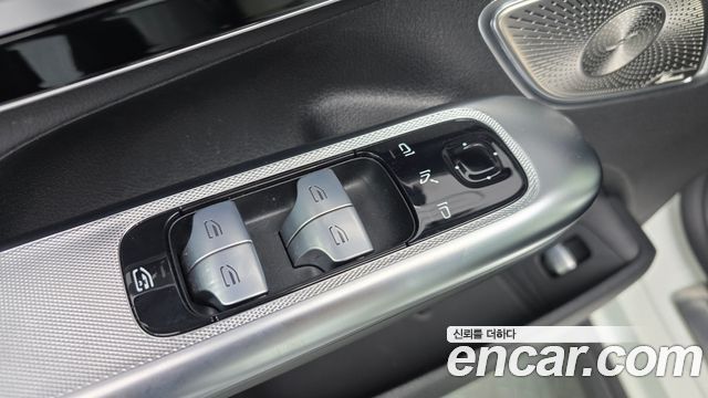 Mercedes-Benz EQE 2023 — photo 37