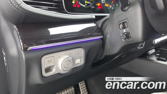 Mercedes-Benz GLE-Class 2023 — photo 28