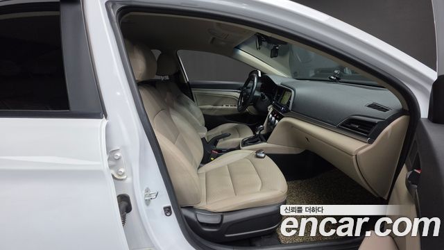 Hyundai AVANTE 2019 — photo 10